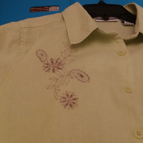 U436. Lt. Green, medium, button down blouse. - Picture 3 of 8